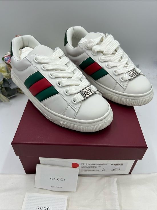 Gucci Other - Men's Gucci ACE size 8 fits 9 US Leather sneakers with Green & Red Web Stripe